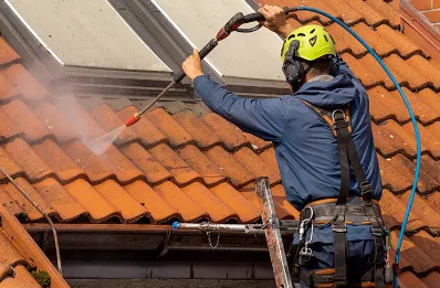 Démoussage et hydrofuge de toiture à Labarde